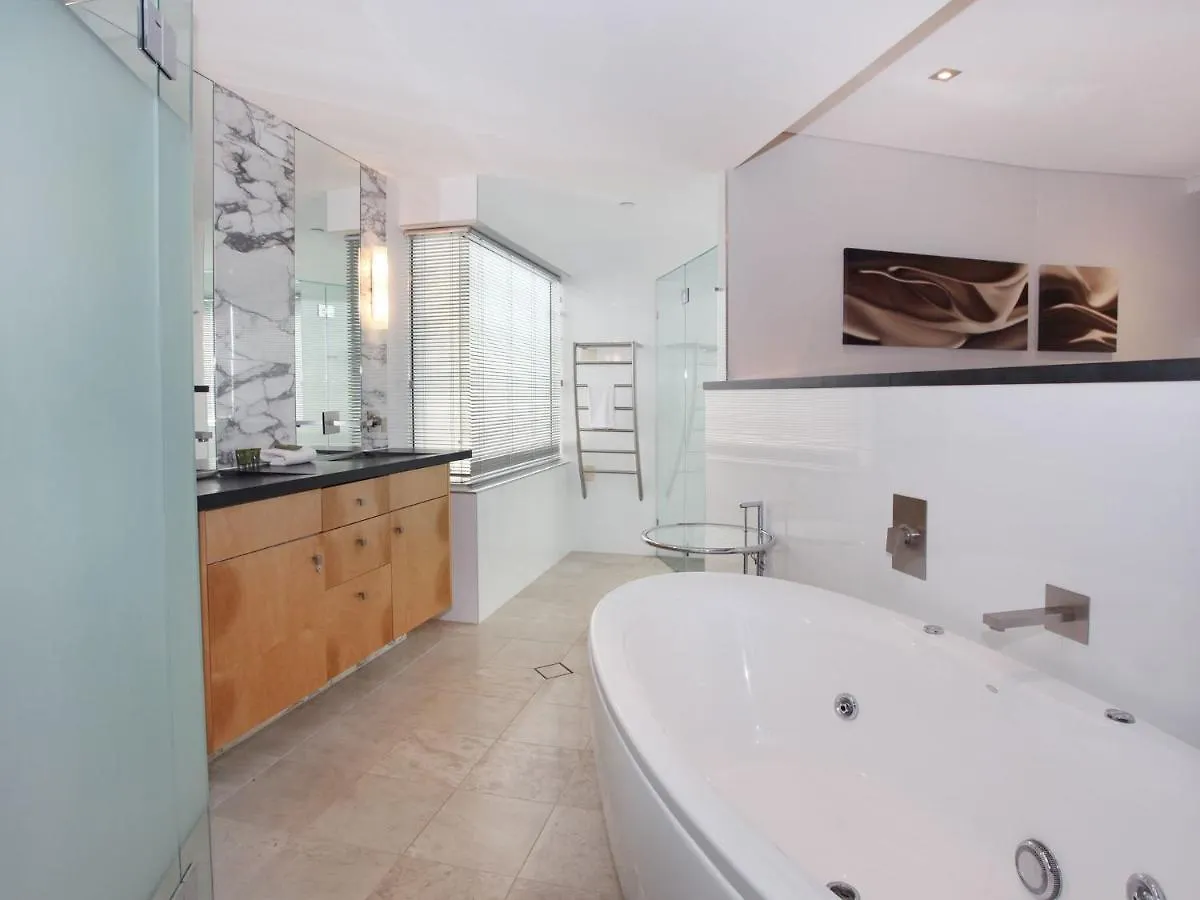 Oceans 201 Luxurious Beachfront Apartment Mooloolaba