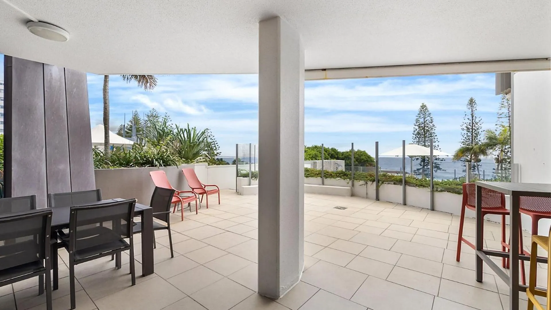 Oceans 201 Luxurious Beachfront Apartment Mooloolaba